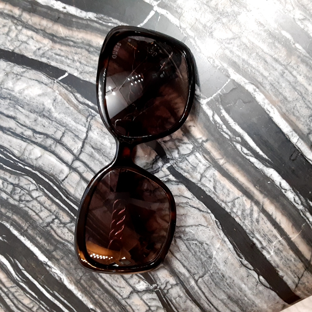 glasses Guess